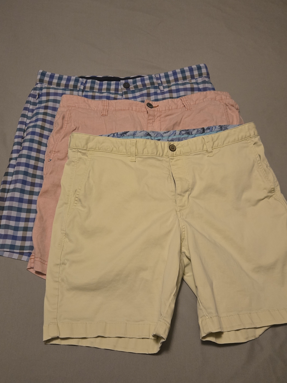 Lot 3 Tommy Bahama Men 36 Plaid Beach Driver, Yellow Chino, Peach Chino linen